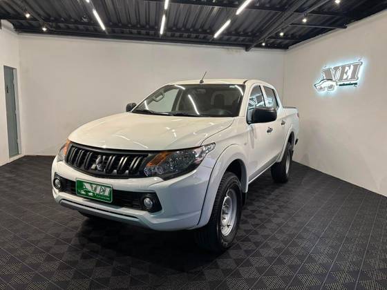 MITSUBISHI L200 TRITON 2.4 16V TURBO DIESEL OUTDOOR GLX CD 4X4 MANUAL MITSUBISHI L200 TRITON 2.4 16V TURBO DIESEL OUTDOOR GLX CD 4X4 MANUAL